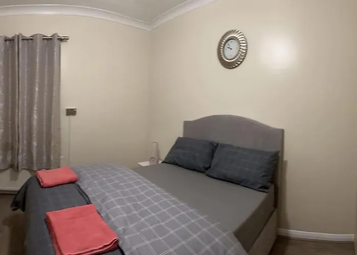 Amazing 4 Bedrooms Family Home With Free Parking