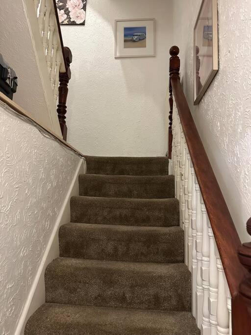 Amazing 4 Bedrooms Family With Free Parking