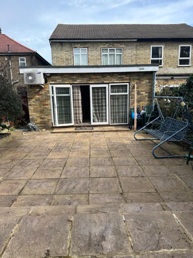 Amazing 4 Bedrooms Family With Free Parking Ferienhaus Romford