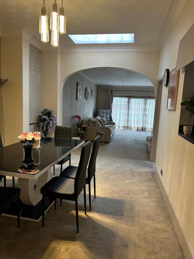 Amazing 4 Bedrooms Family With Free Parking Ferienhaus